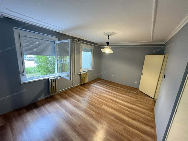 Eladó panellakás, Gyulán 33.499 M Ft, 2 szobás