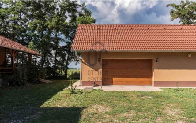 Eladó családi ház, Kocséren 150 M Ft, 3 szobás