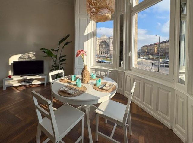 Eladó téglalakás, Budapesten, VII. kerületben, Baross téren