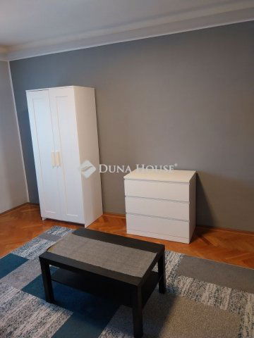 Kiadó téglalakás, albérlet, Pécsett 200 E Ft / hó, 2 szobás