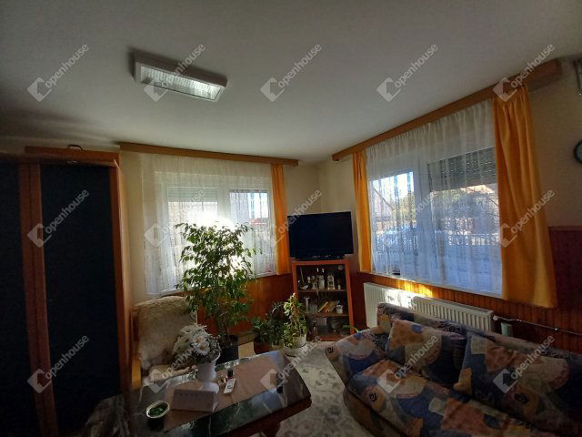 Eladó családi ház, Cserkeszőlőn 60.9 M Ft, 4 szobás