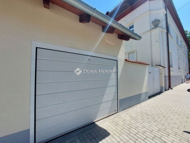 Eladó téglalakás, Baján 99.99 M Ft, 2 szobás