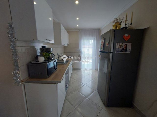 Eladó családi ház, Monoron 69.9 M Ft, 6 szobás