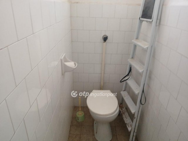 Eladó családi ház, Adácson 35 M Ft, 3 szobás