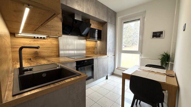 Eladó panellakás, Pécsett, Jurisics Miklós utcában 75 M Ft