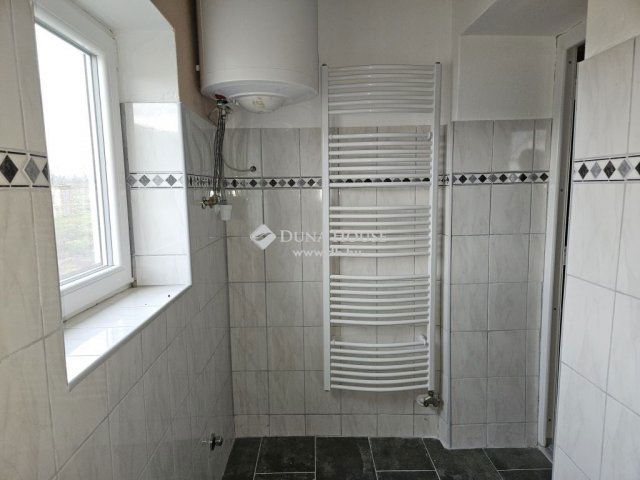 Eladó családi ház, Véménden 54.9 M Ft, 5 szobás