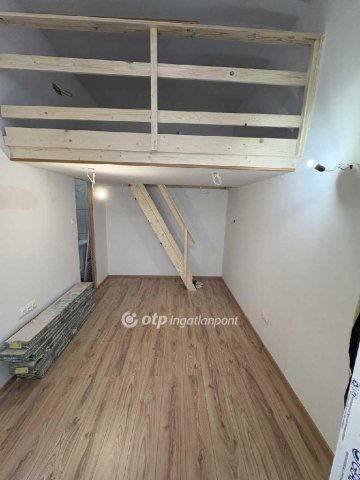Eladó téglalakás, Budapesten, VII. kerületben, Klauzál téren