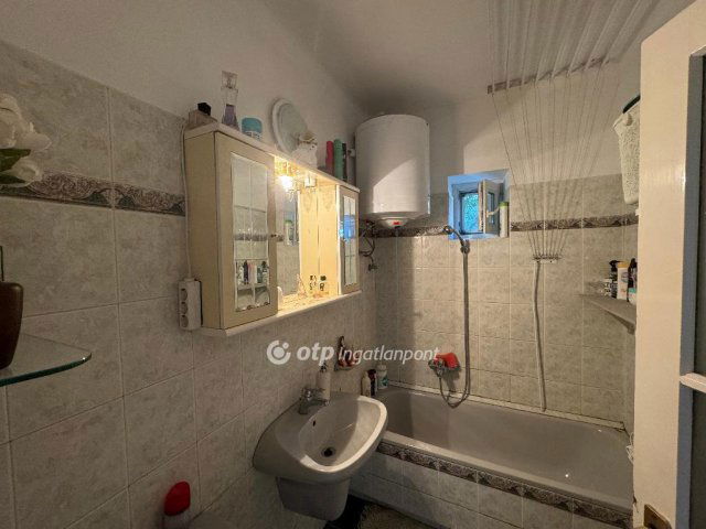 Eladó családi ház, Szigetszentmiklóson 92.5 M Ft, 4 szobás