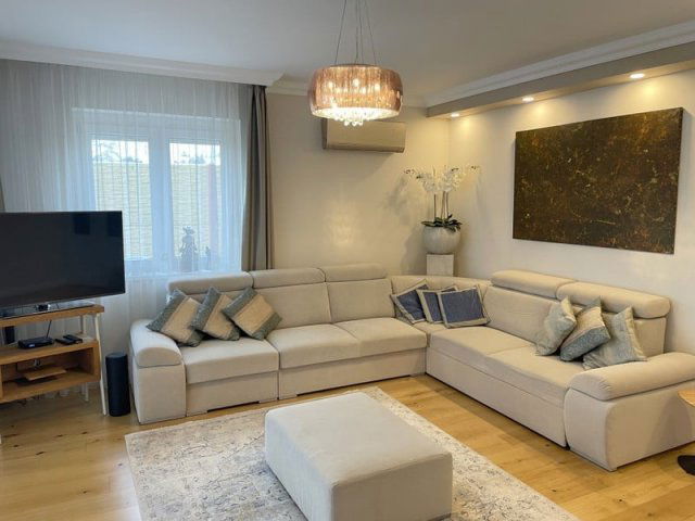 Eladó családi ház, Nyíregyházán 240 M Ft, 7 szobás