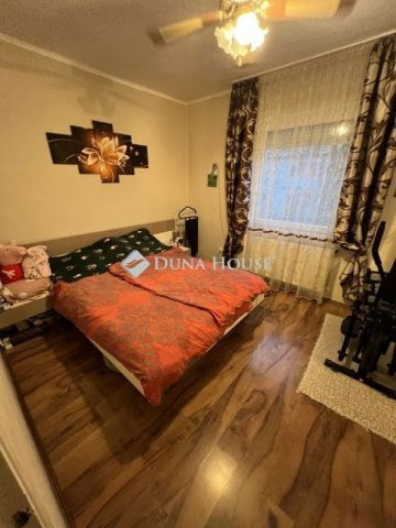 Eladó családi ház, Veszprémben 96.9 M Ft, 6 szobás