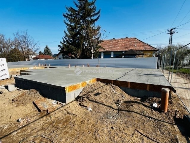 Eladó ikerház, Monoron 77 M Ft, 4 szobás / költözzbe.hu