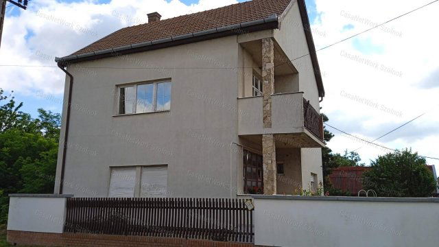 Eladó családi ház, Tiszaföldváron 34.9 M Ft, 4 szobás