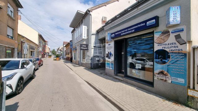Kiadó üzlethelyiség, Székesfehérvárott 220 E Ft / hó