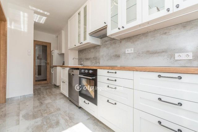 Kiadó téglalakás, albérlet, Budapesten, I. kerületben, 4 szobás