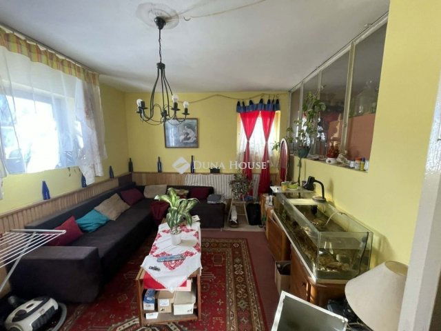 Eladó családi ház, Szegeden 104.5 M Ft, 9 szobás