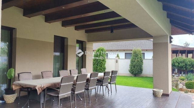 Eladó családi ház, Debrecenben 250 M Ft, 4 szobás