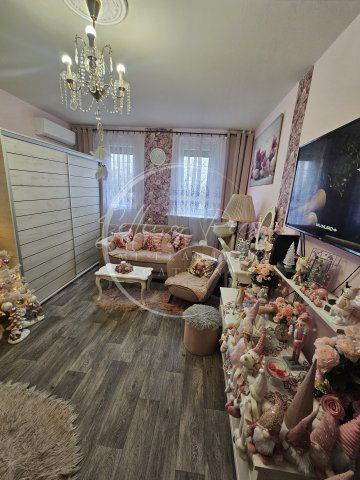 Eladó panellakás, Pécsett 37.9 M Ft, 1+1 szobás