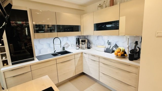 Eladó panellakás, Kecskeméten 66 M Ft, 2 szobás