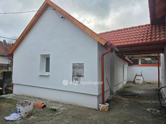 Eladó családi ház, Budakalászon 56.9 M Ft, 2 szobás