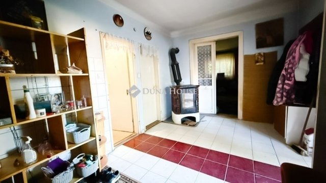 Eladó családi ház, Vecsésen 129 M Ft, 2 szobás