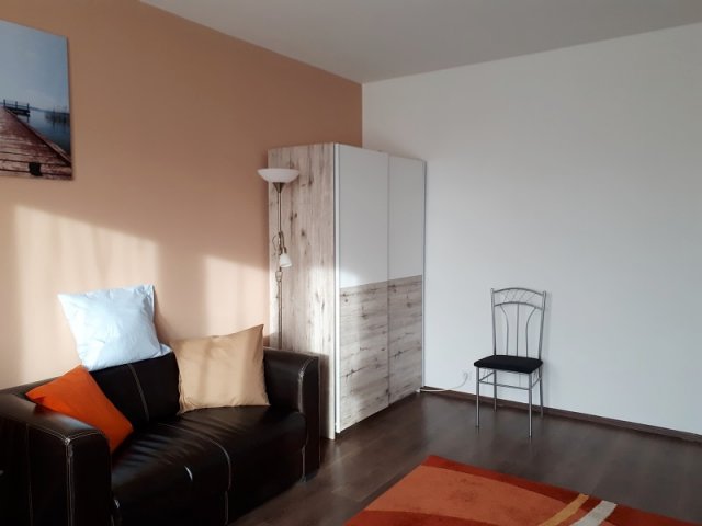 Kiadó téglalakás, albérlet, Pécsett 160 E Ft / hó, 1+1 szobás