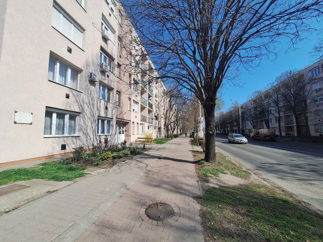 Eladó téglalakás, Szolnokon 36.7 M Ft, 2+1 szobás