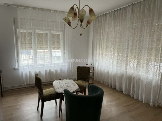 Eladó családi ház, Tokodon, Béke utcában 169 M Ft, 6 szobás