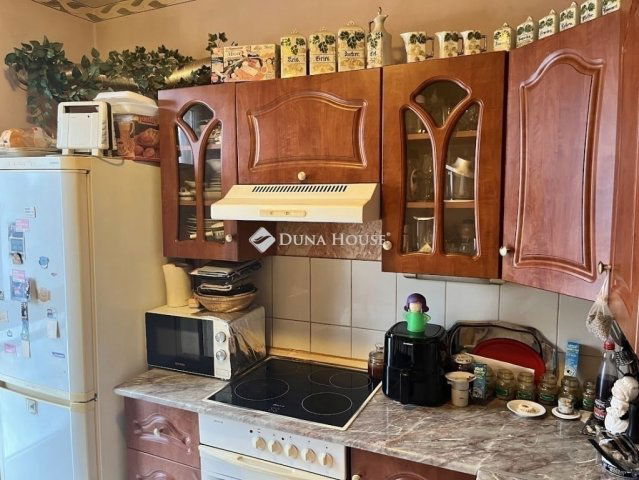 Eladó panellakás, Pécsett 43.9 M Ft, 2 szobás