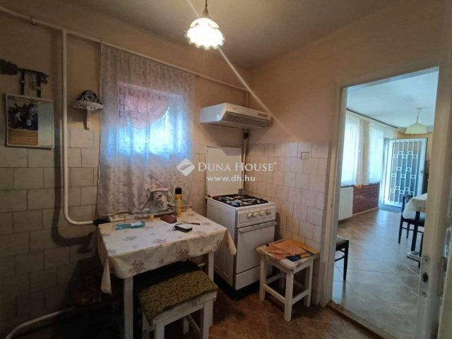 Eladó családi ház, Tiszaalpáron 23.99 M Ft, 4 szobás