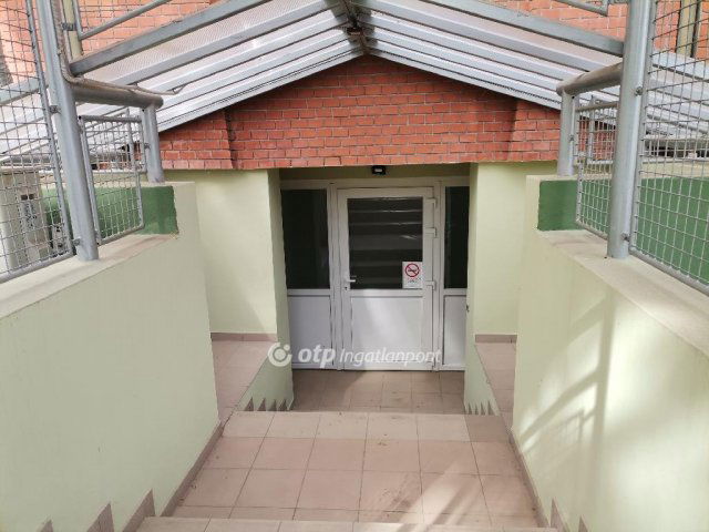 Kiadó ipari ingatlan, Békéscsabán 220 E Ft / hó