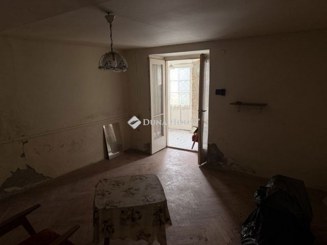 Eladó téglalakás, Szegeden 23 M Ft, 1 szobás