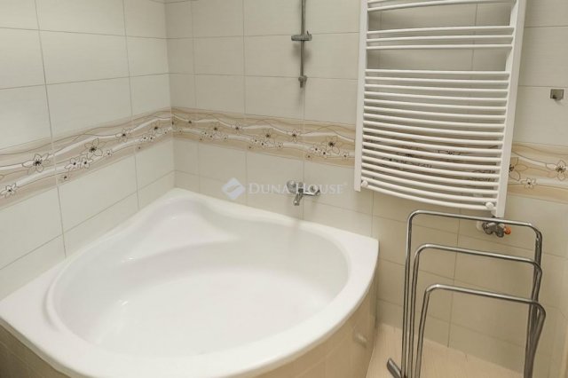 Eladó ikerház, Kecskeméten 49.9 M Ft, 3 szobás