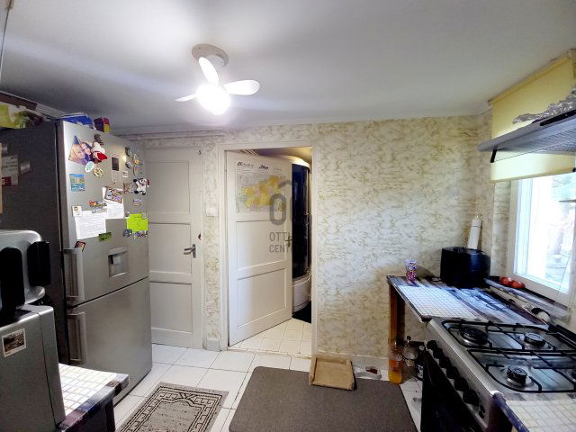 Eladó családi ház, Baján 29.99 M Ft, 2 szobás