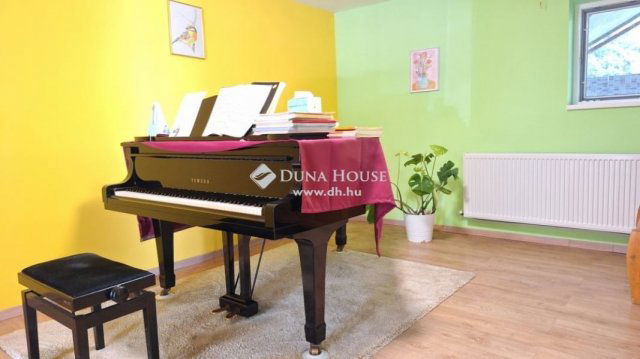 Eladó családi ház, Nagykovácsiban 219 M Ft, 7 szobás