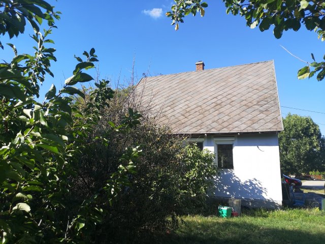 Eladó családi ház, Veszprémben 63.5 M Ft, 2+2 szobás