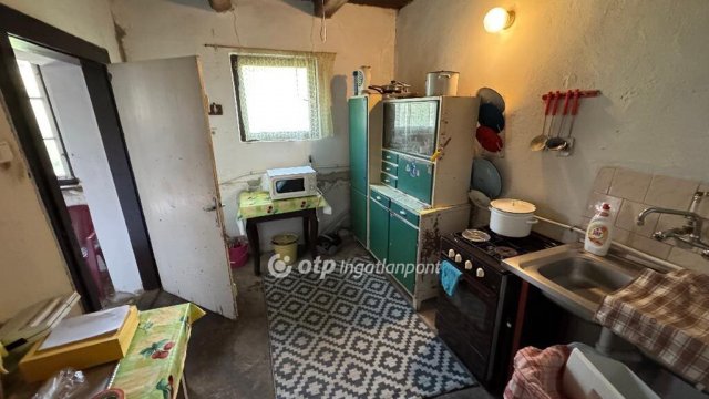 Eladó családi ház, Kemenesszentpéteren 8.9 M Ft, 2 szobás