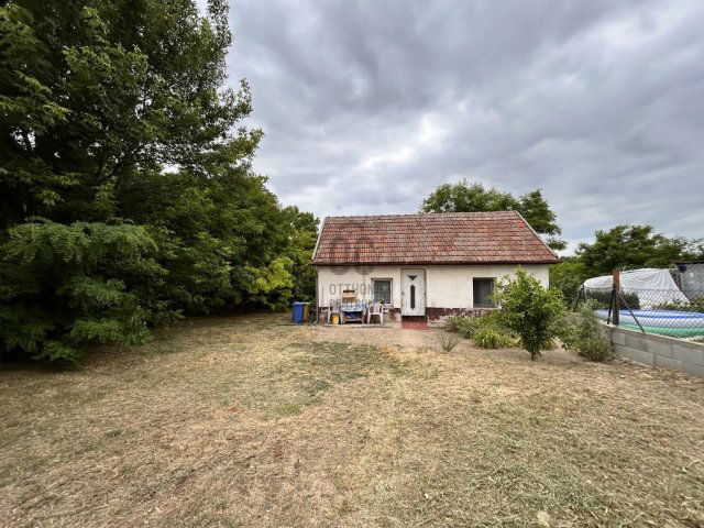 Eladó családi ház, Újszilváson 5.9 M Ft, 1 szobás