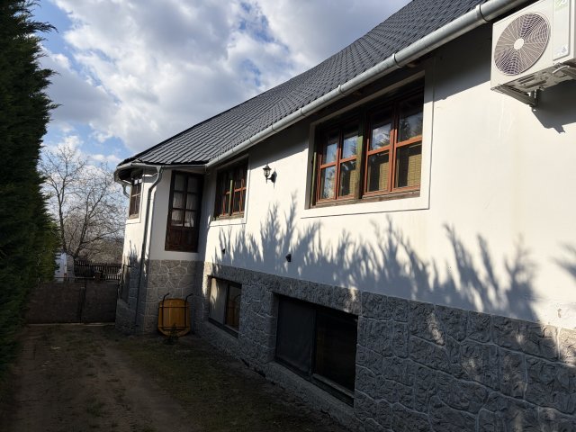 Eladó családi ház, Mogyoródon, Szadai úton 145 M Ft, 4 szobás