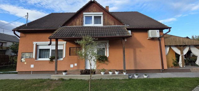 Eladó családi ház, Ercsiben 78.9 M Ft, 6 szobás