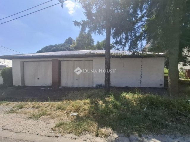 Eladó családi ház, Úrin 79.995 M Ft, 6 szobás