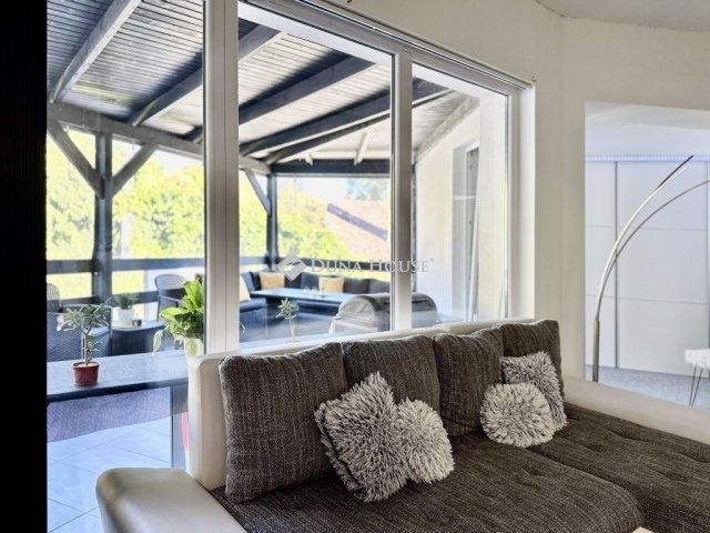 Eladó családi ház, Pécsett 115 M Ft, 4 szobás