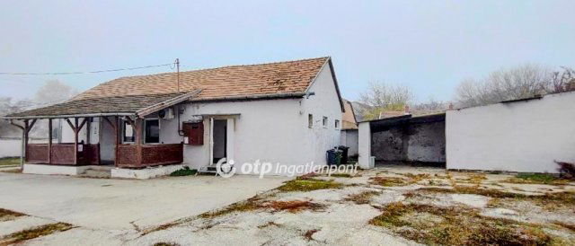 Eladó családi ház, Győrött 69.9 M Ft, 3 szobás