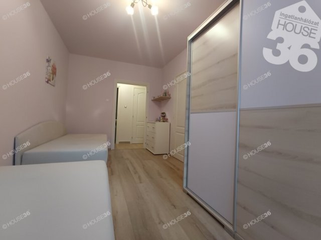 Eladó panellakás, Kecskeméten 58.5 M Ft, 2 szobás