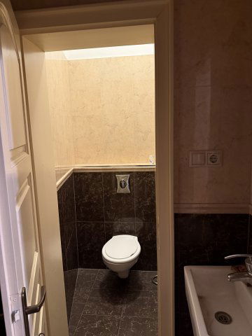 Eladó téglalakás, Pécsett 199 M Ft, 7 szobás