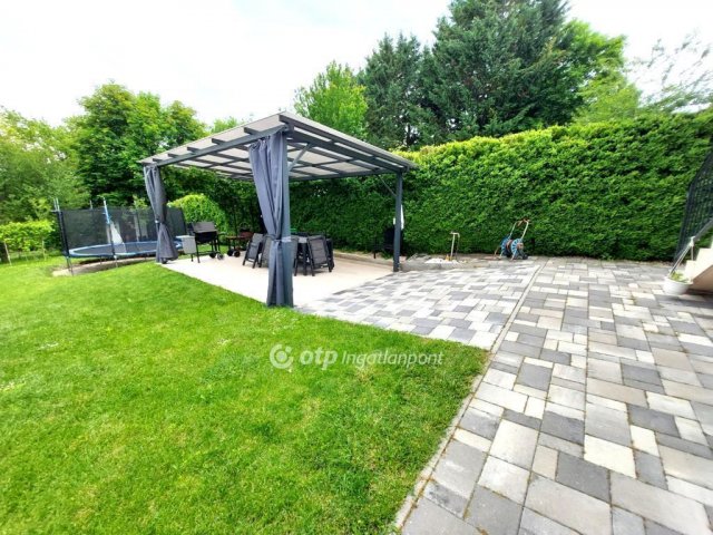 Eladó családi ház, Szentendrén 159.9 M Ft, 4+1 szobás