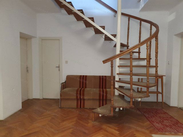 Eladó családi ház, Balatonszentgyörgyön 60 M Ft, 18 szobás