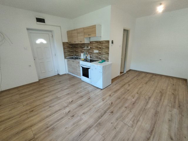 Kiadó téglalakás, albérlet, Hatvanban 100 E Ft / hó, 1 szobás