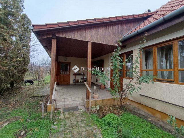 Eladó családi ház, Dánszentmiklóson 50.5 M Ft, 2 szobás