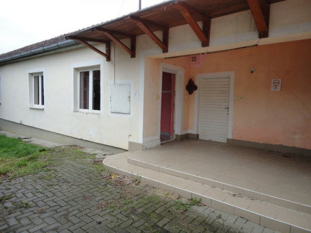 Eladó családi ház, Tiszalökön, Honvéd utcában 15 M Ft