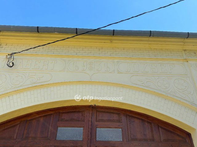 Eladó családi ház, Véménden 46.9 M Ft, 5 szobás